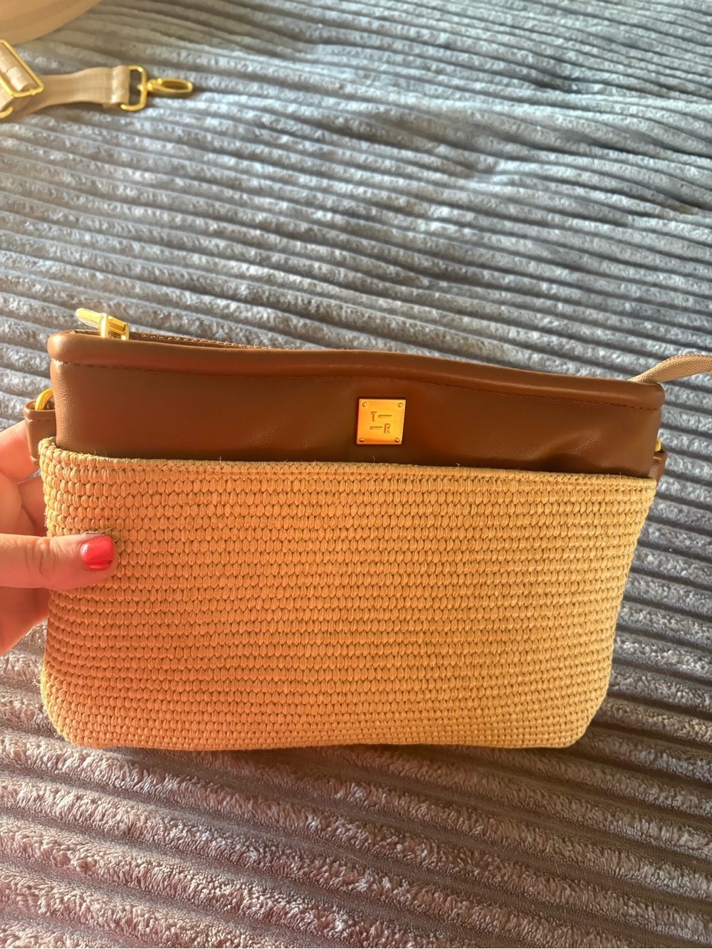 Think Roylan Leather Trim
Woven Crossbody / Clutch / Shoulder Bag - Picture 10 of 12